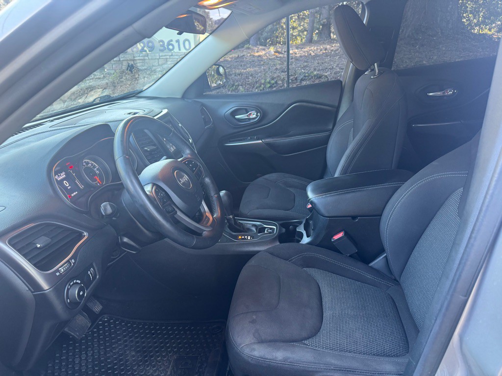 2019 Jeep Cherokee Image 8