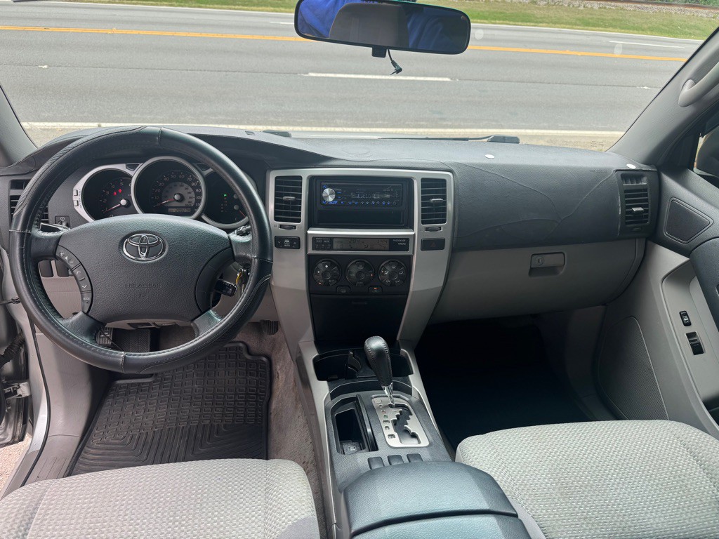 2005 Toyota 4Runner Image 9