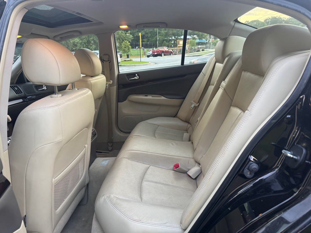 2012 INFINITI G37 Image 8