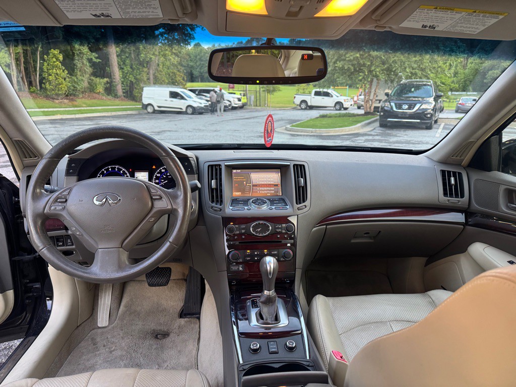 2012 INFINITI G37 Image 9