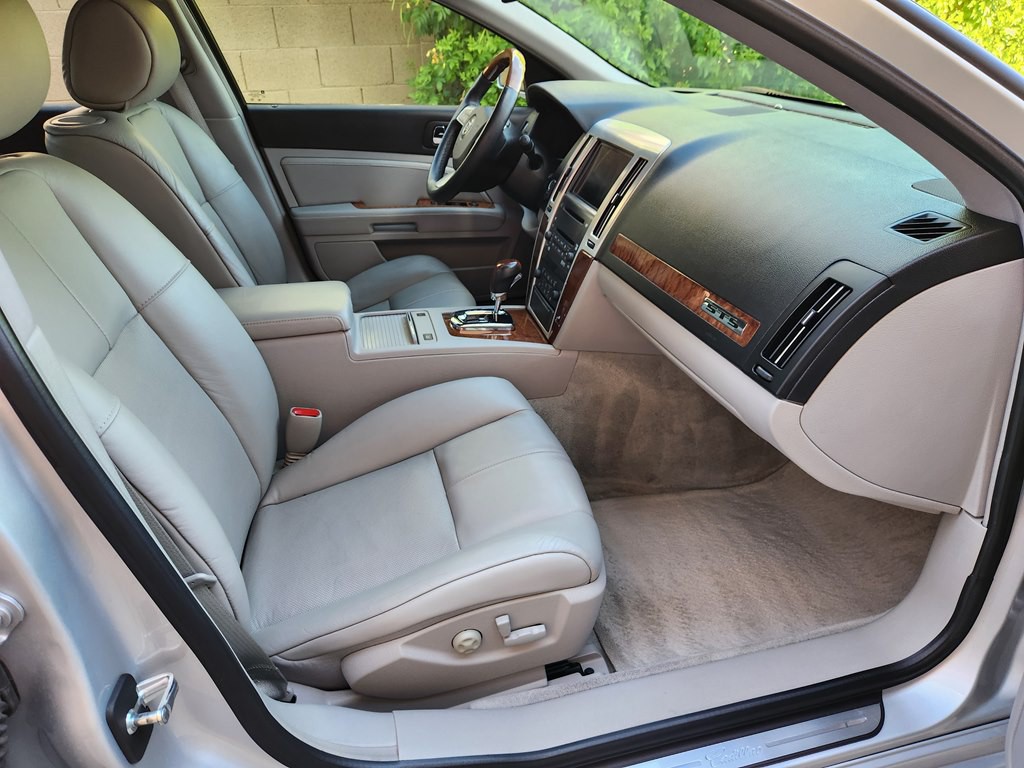 2011 Cadillac STS Image 21