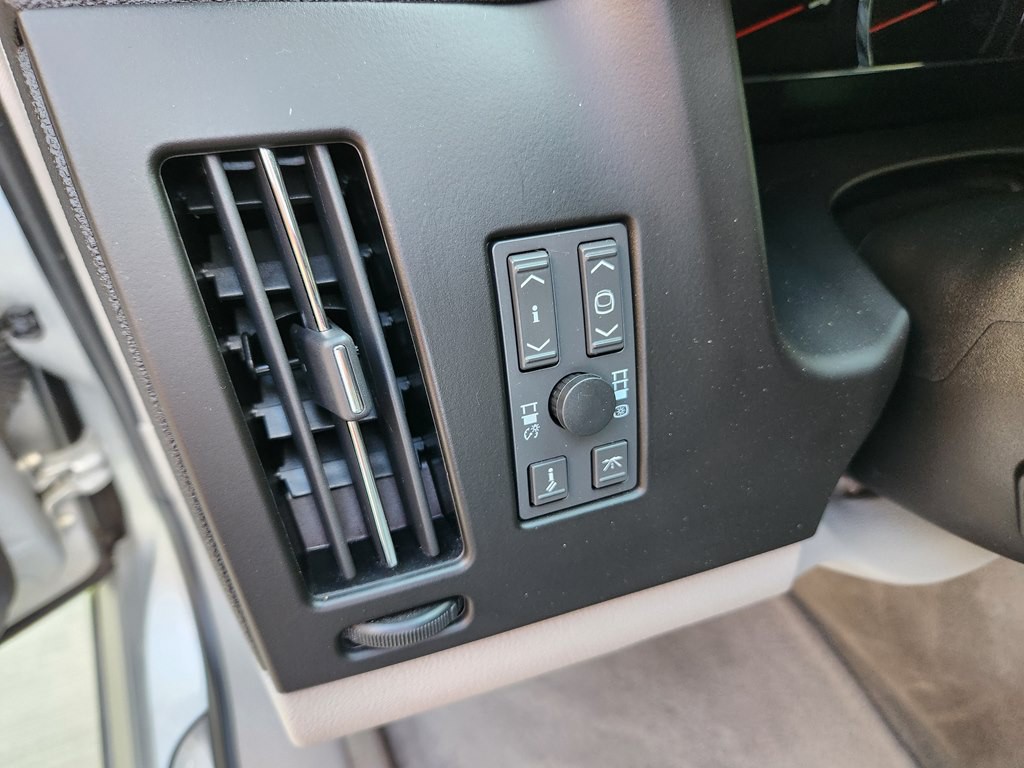 2011 Cadillac STS Image 39