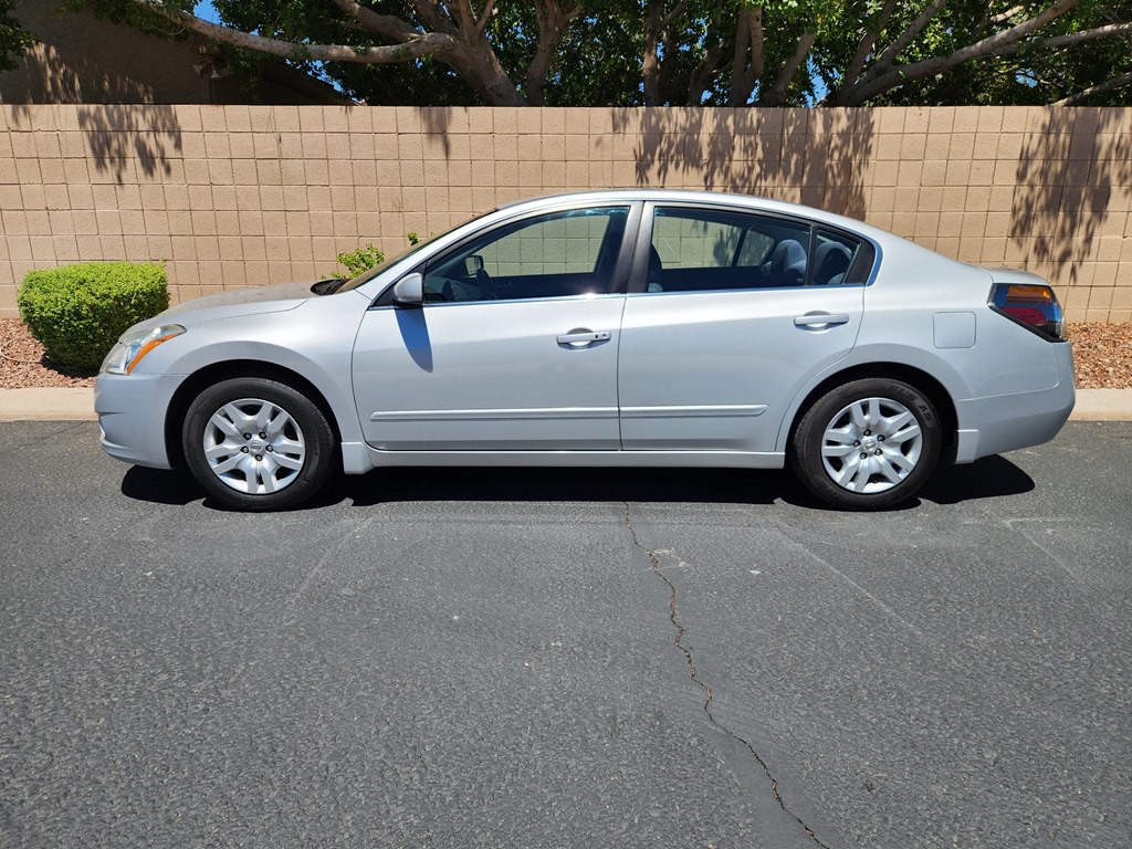 2011 Nissan Altima Image 2