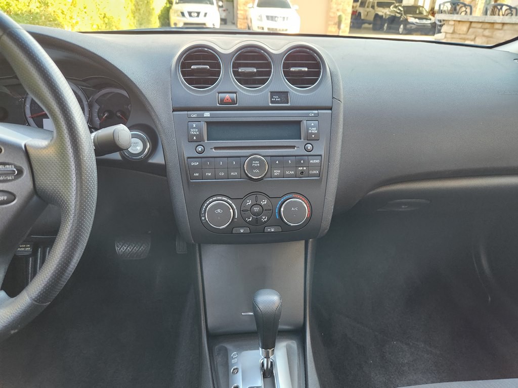 2011 Nissan Altima Image 32