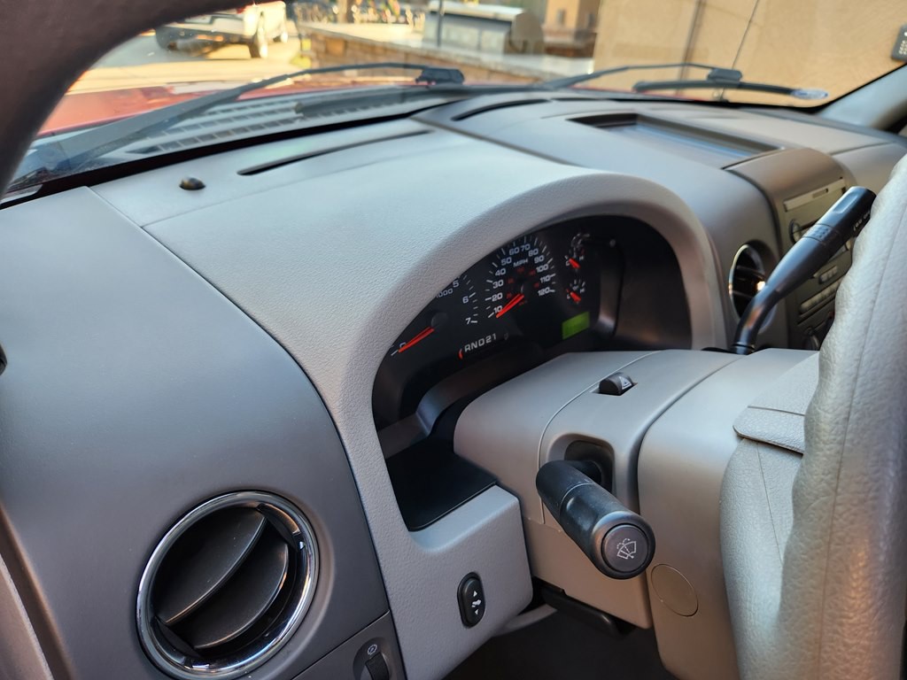 2004 Ford F-150 Image 30