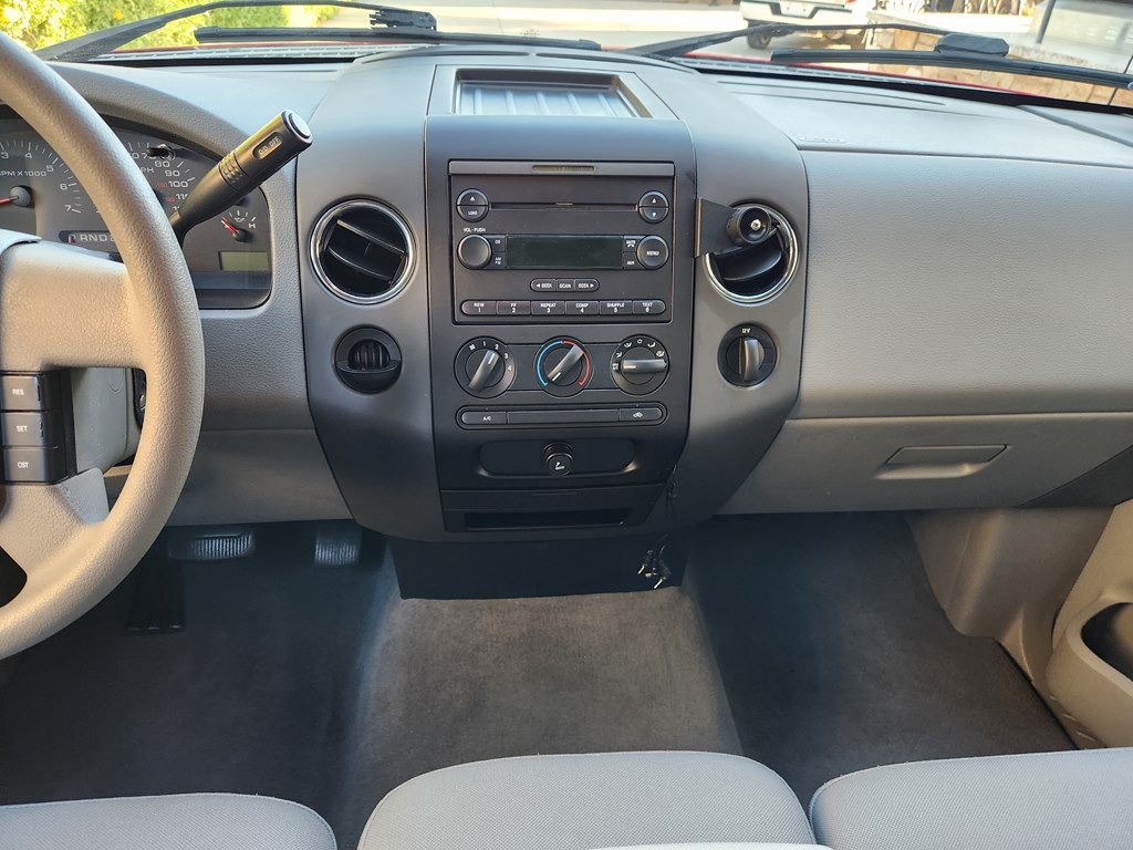 2004 Ford F-150 Image 40