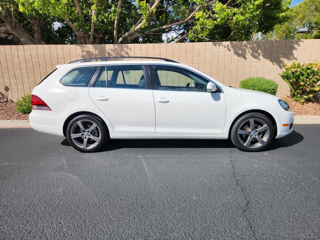 2010 Volkswagen Jetta Image 2