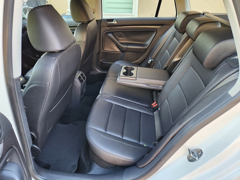 2010 Volkswagen Jetta Image 28