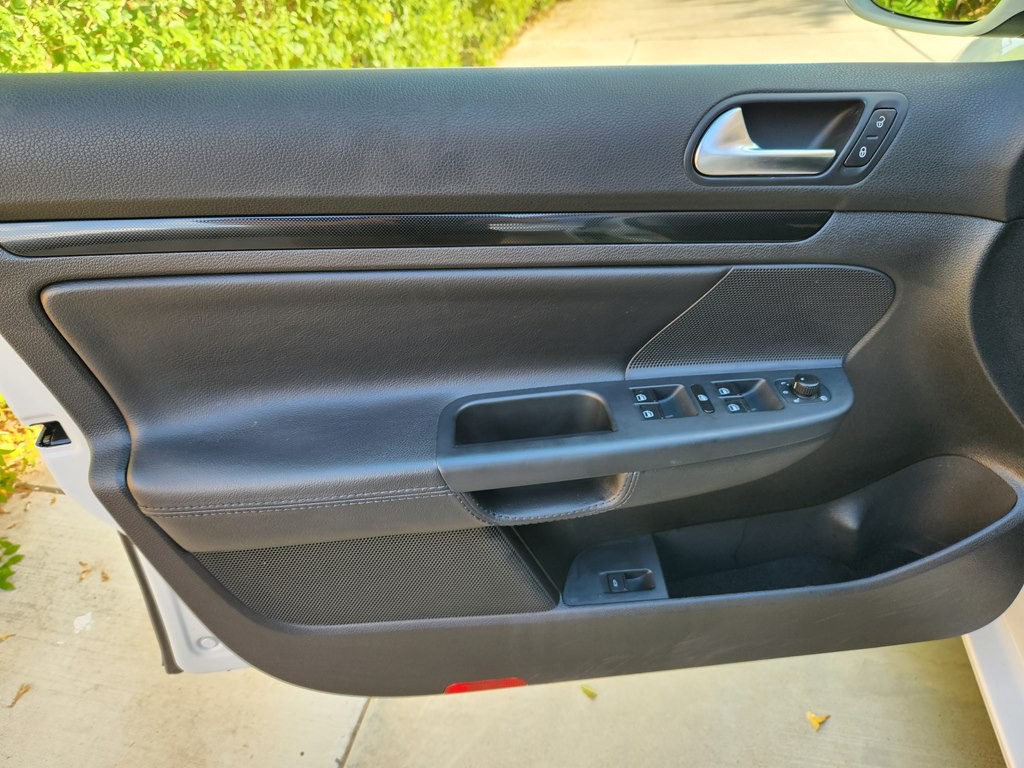 2010 Volkswagen Jetta Image 32