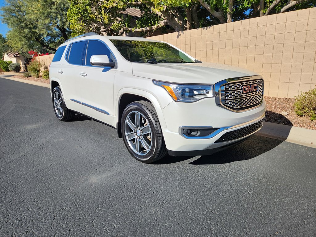 2017 GMC Acadia Image 1