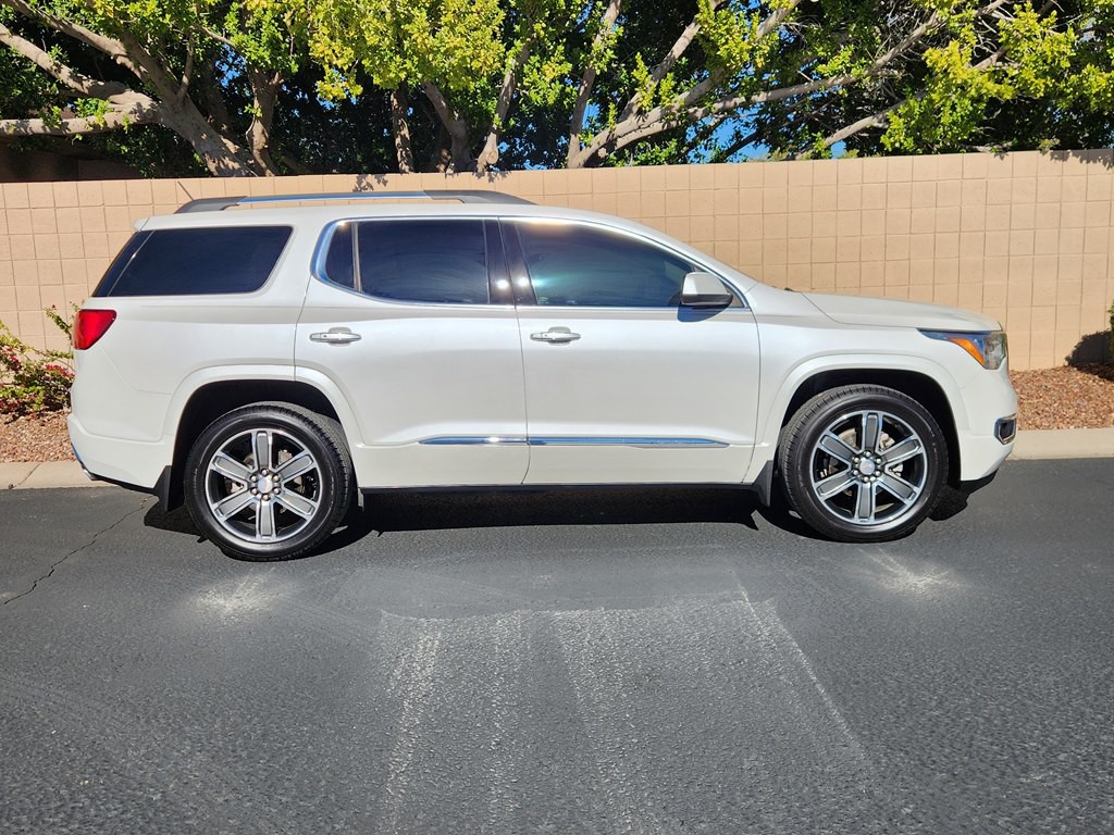 2017 GMC Acadia Image 2