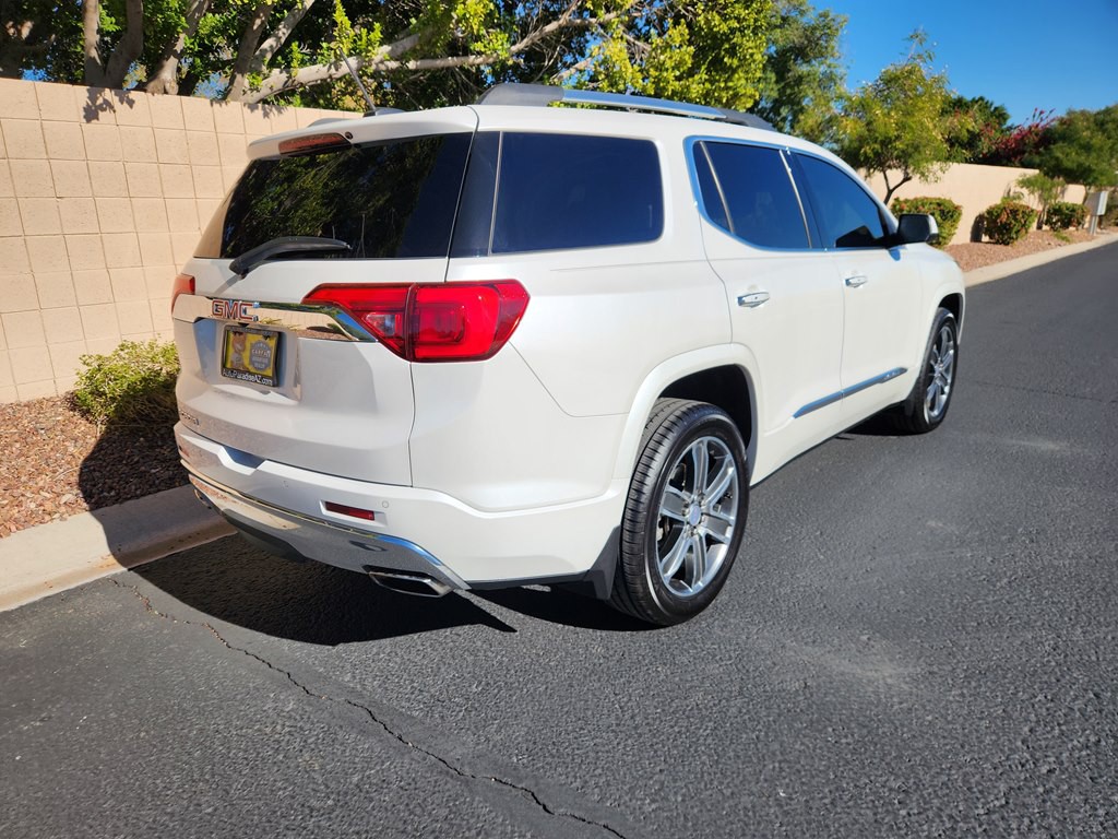 2017 GMC Acadia Image 3