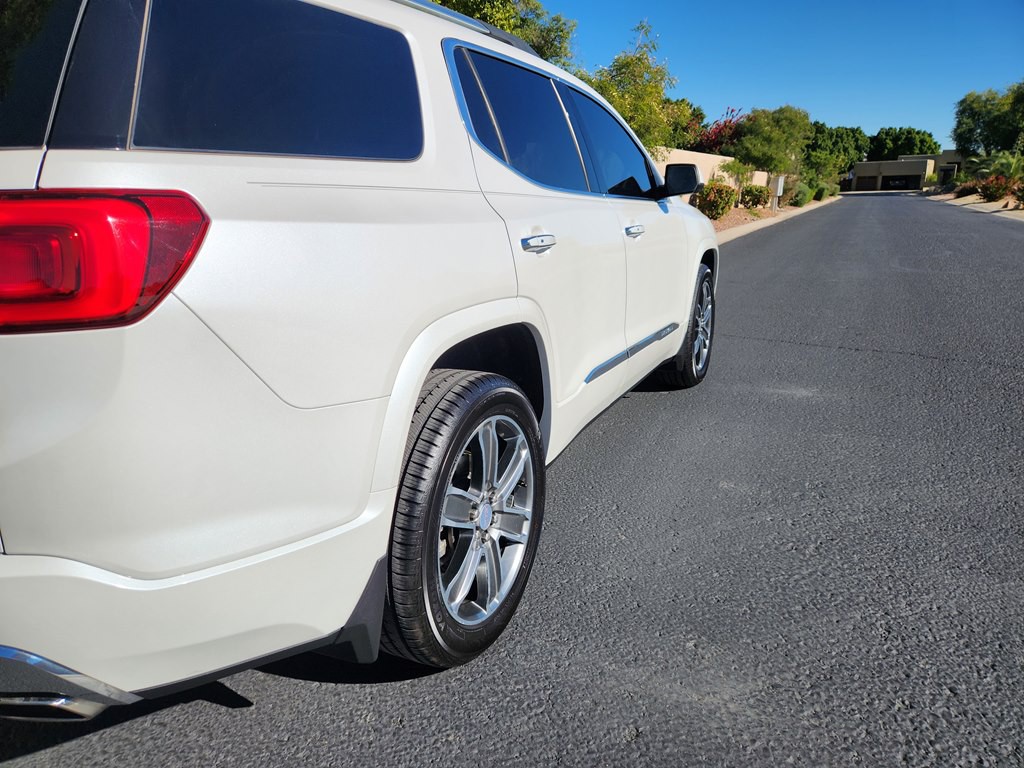2017 GMC Acadia Image 4