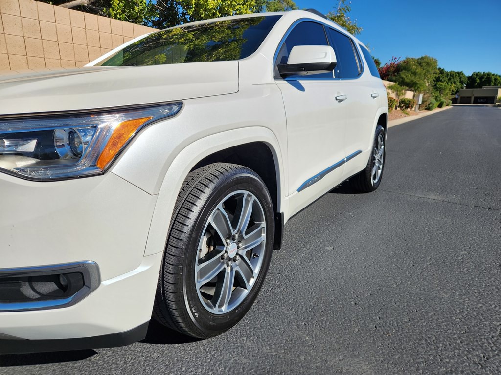 2017 GMC Acadia Image 18