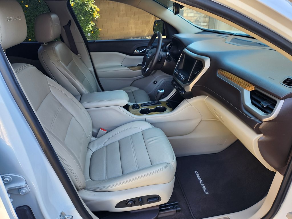 2017 GMC Acadia Image 25