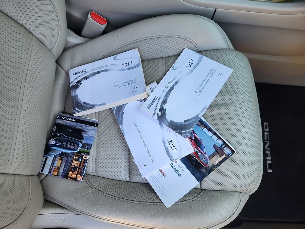 2017 GMC Acadia Image 28