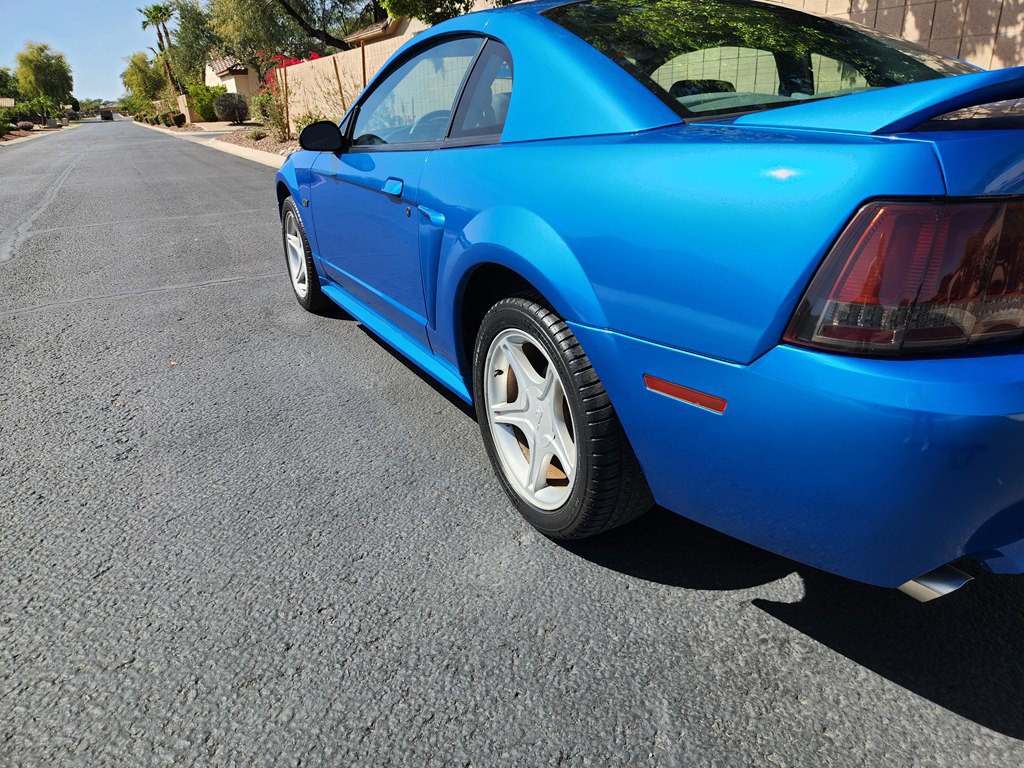 2000 Ford Mustang Image 9