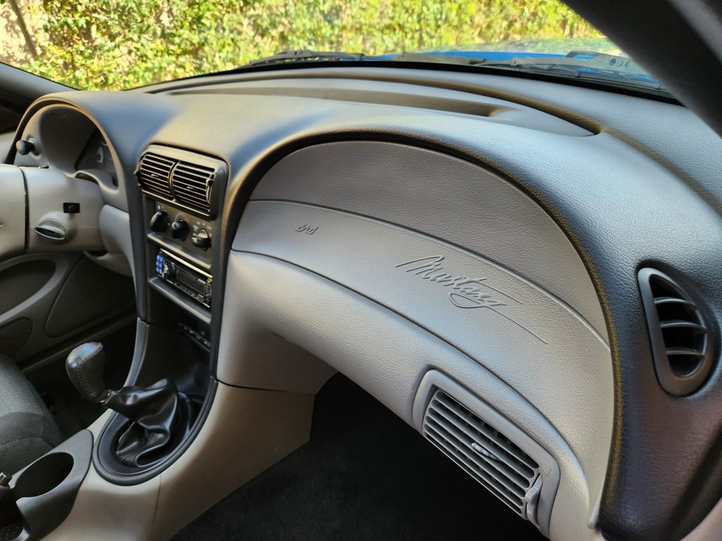 2000 Ford Mustang Image 23