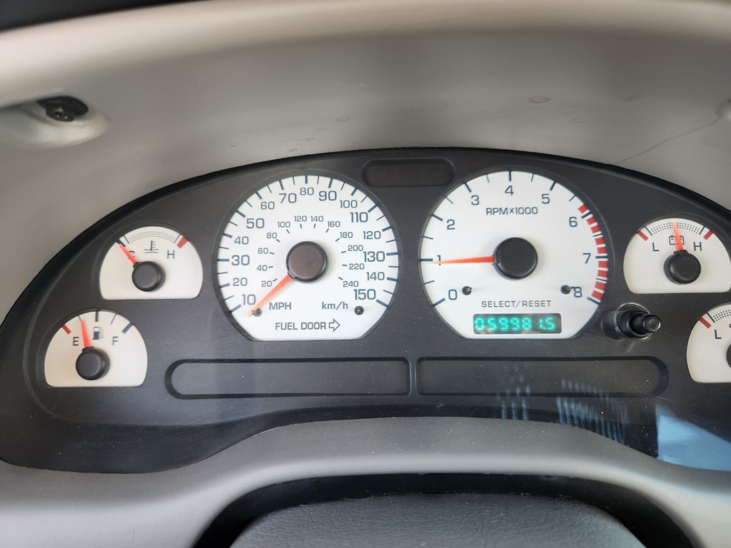 2000 Ford Mustang Image 32