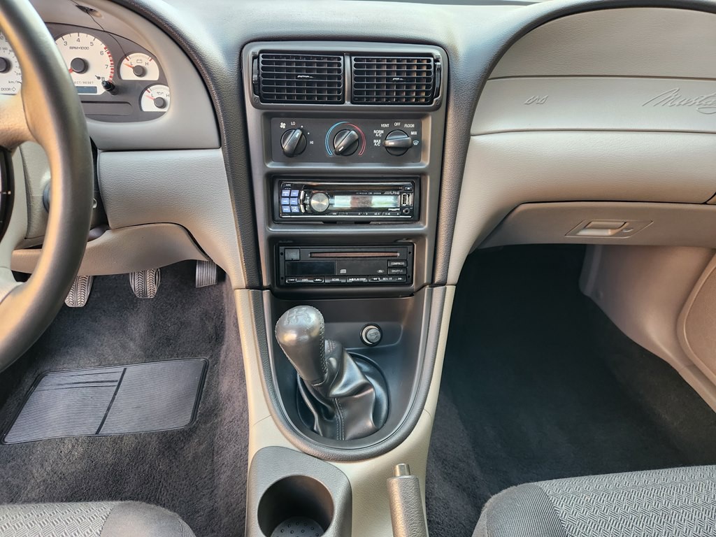 2000 Ford Mustang Image 34