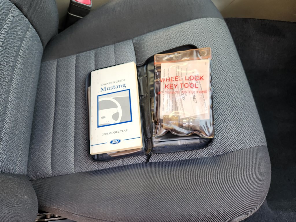 2000 Ford Mustang Image 40
