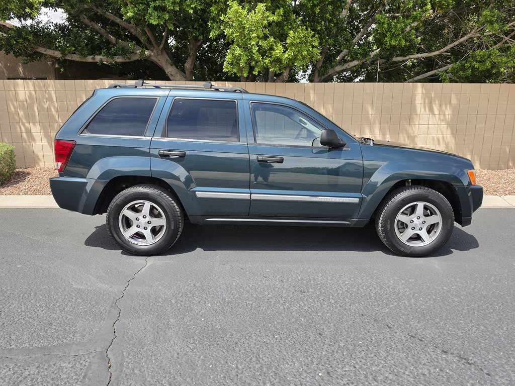 2005 Jeep Grand Cherokee Image 2