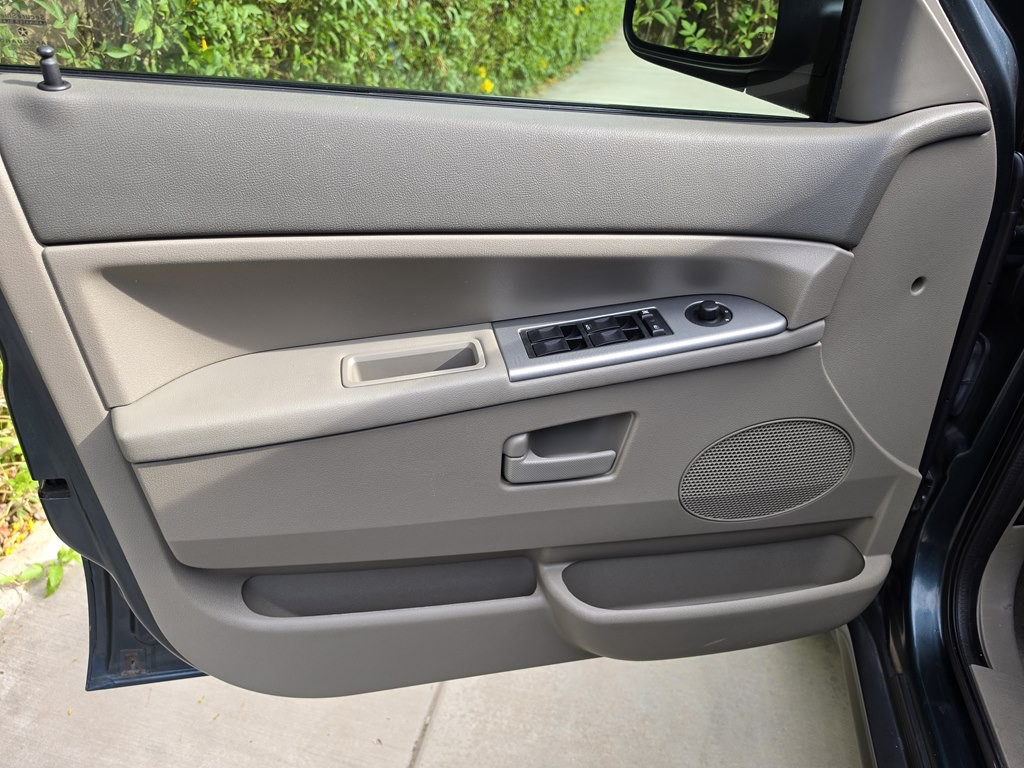 2005 Jeep Grand Cherokee Image 37