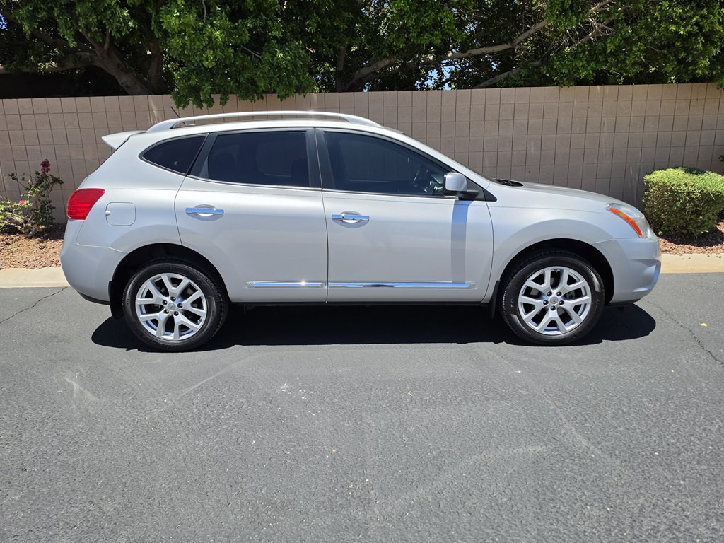 2011 Nissan Rogue Image 2