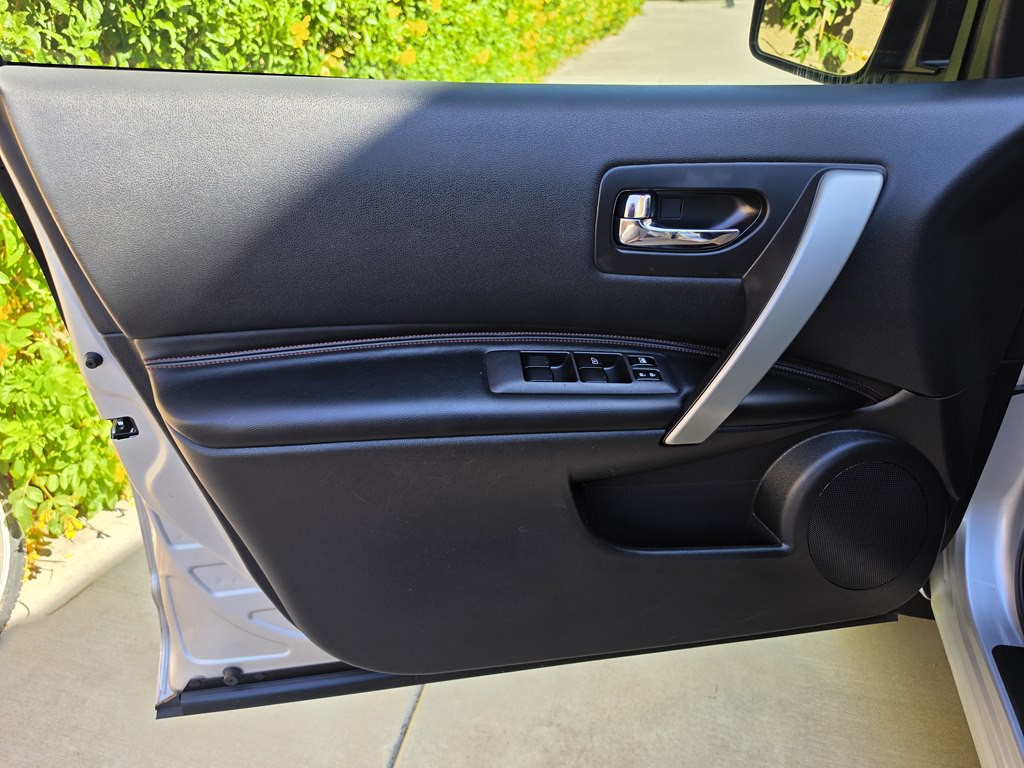2011 Nissan Rogue Image 37