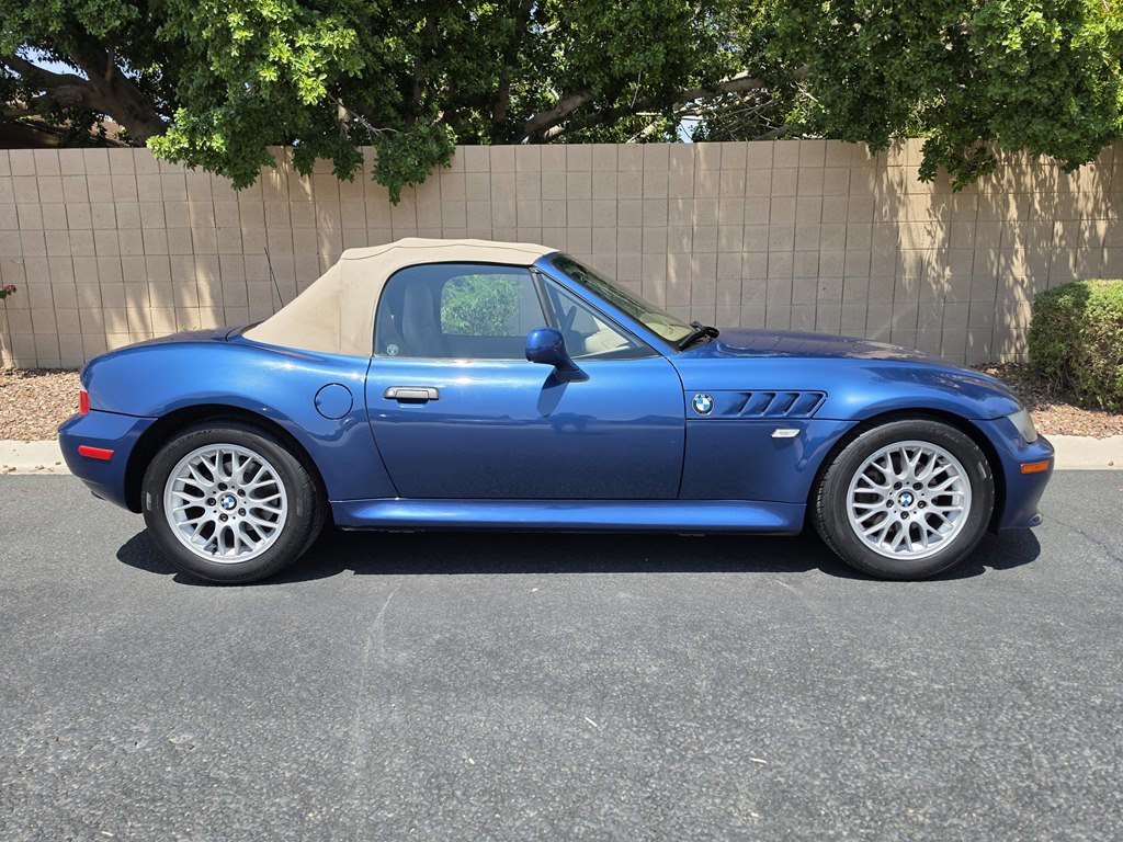2000 BMW Z3 Image 2