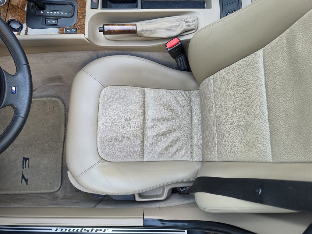 2000 BMW Z3 Image 36