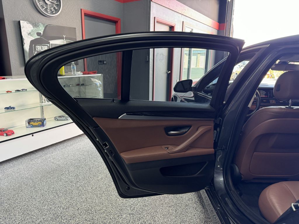 2015 BMW 5 Series Image 11