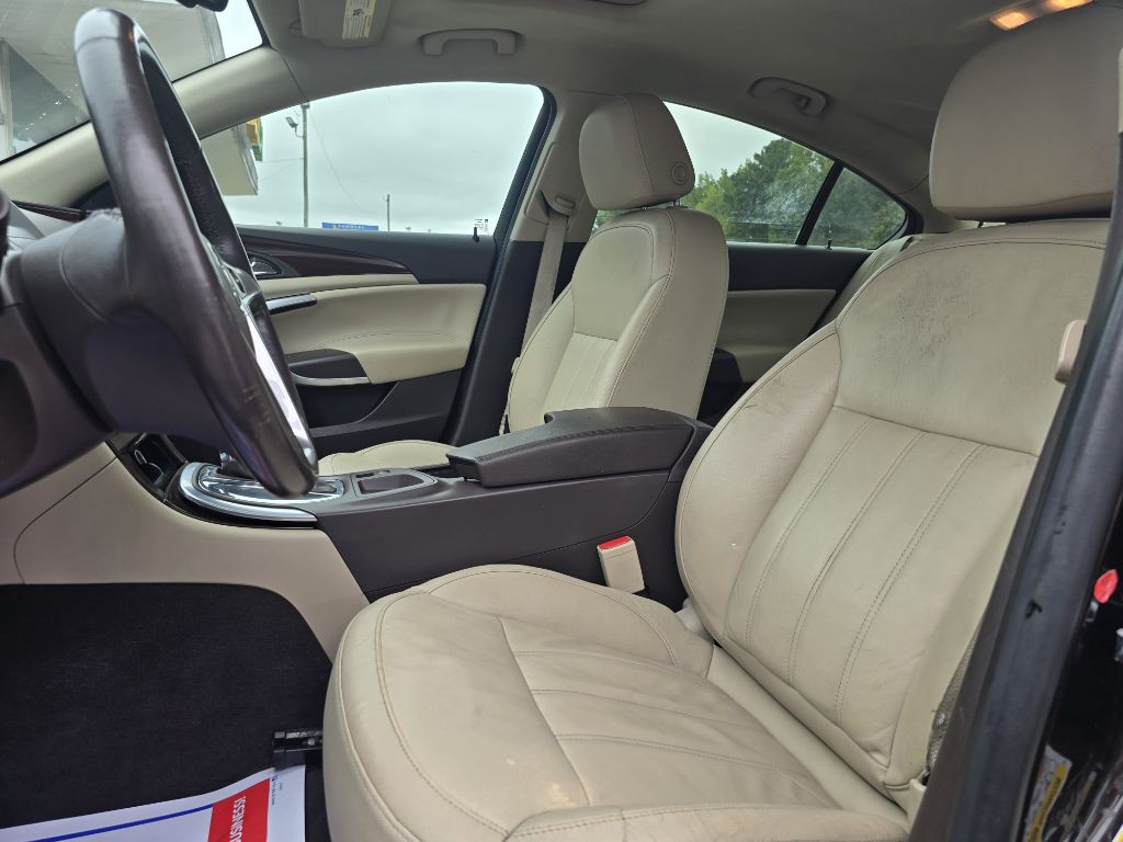 2011 Buick Regal Image 10