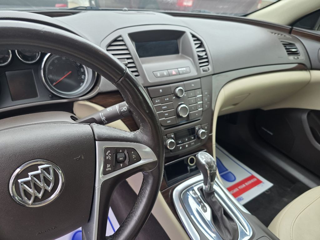 2011 Buick Regal Image 12
