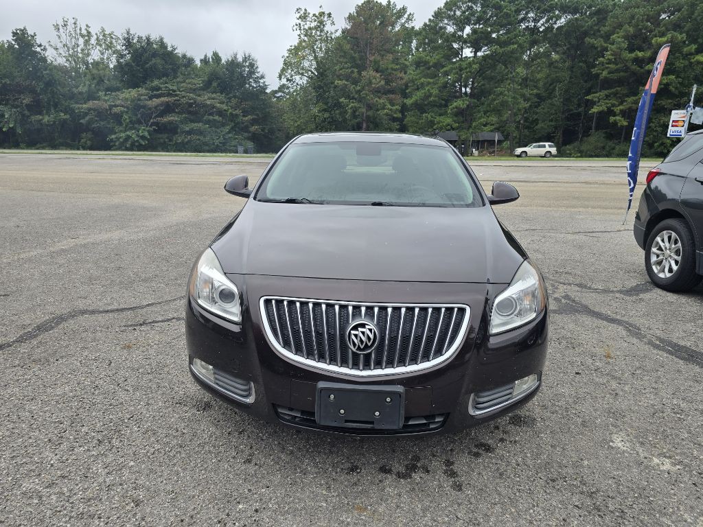 2011 Buick Regal Image 2