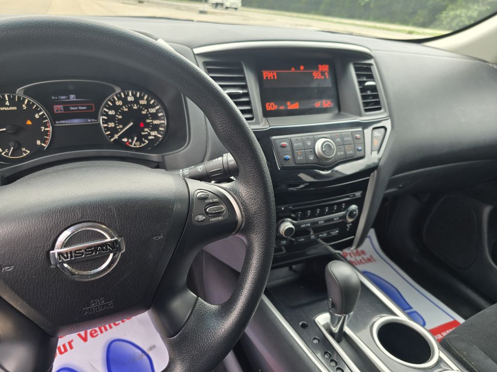 2016 Nissan Pathfinder Image 11