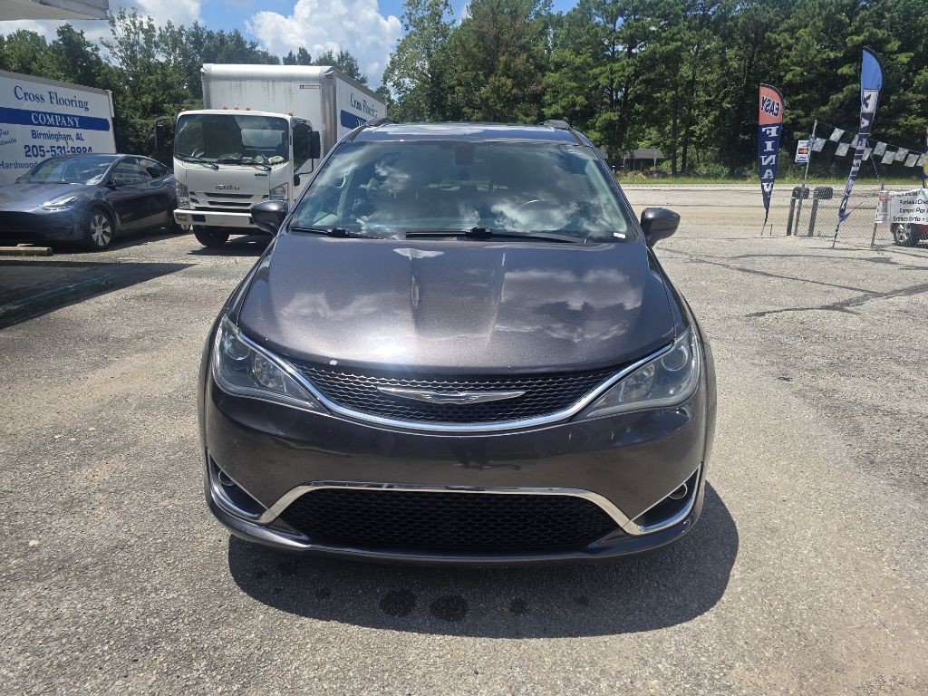 2017 Chrysler Pacifica Image 2