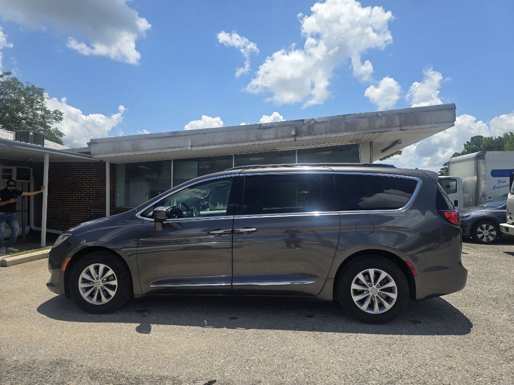 2017 Chrysler Pacifica Image 4
