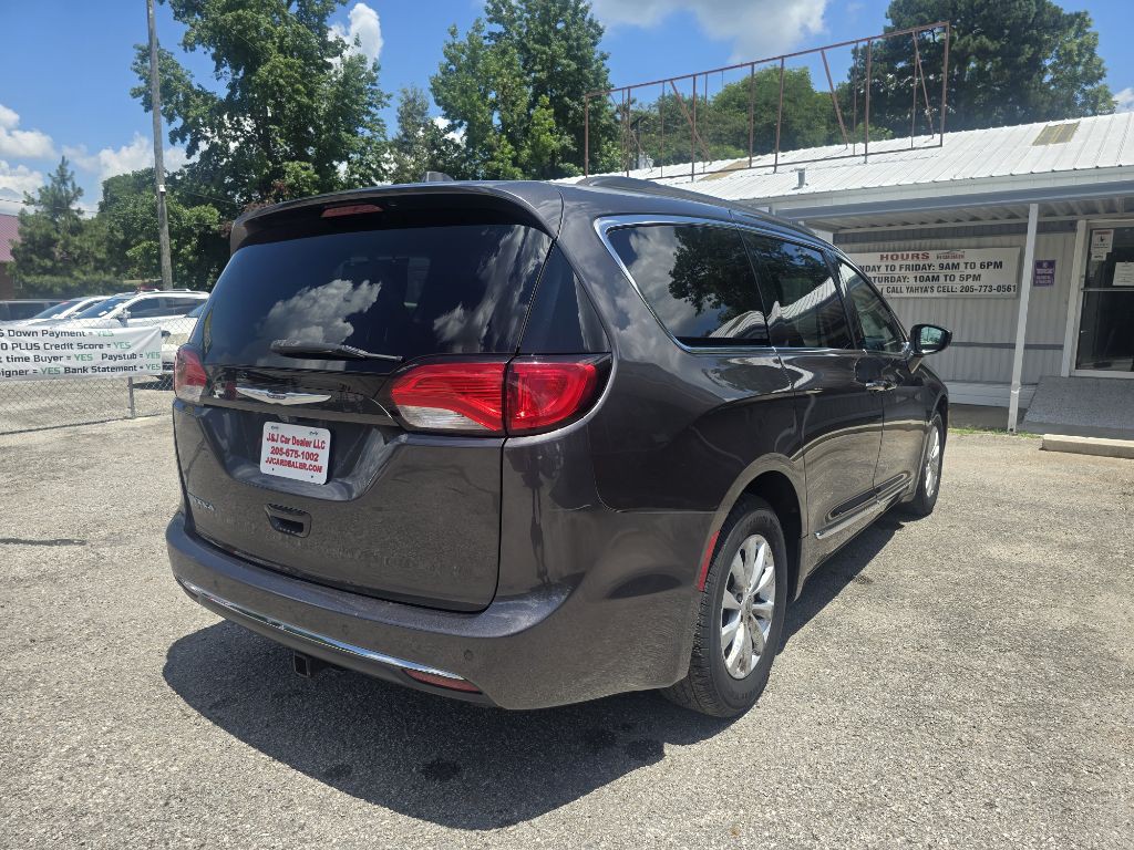2017 Chrysler Pacifica Image 7