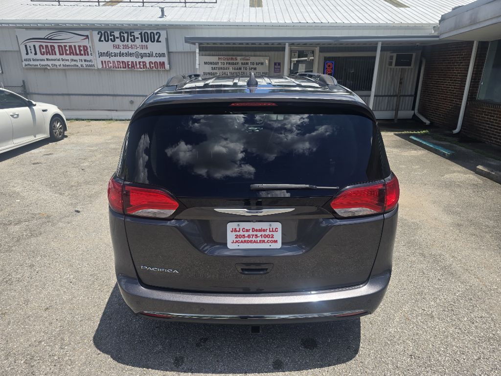 2017 Chrysler Pacifica Image 8