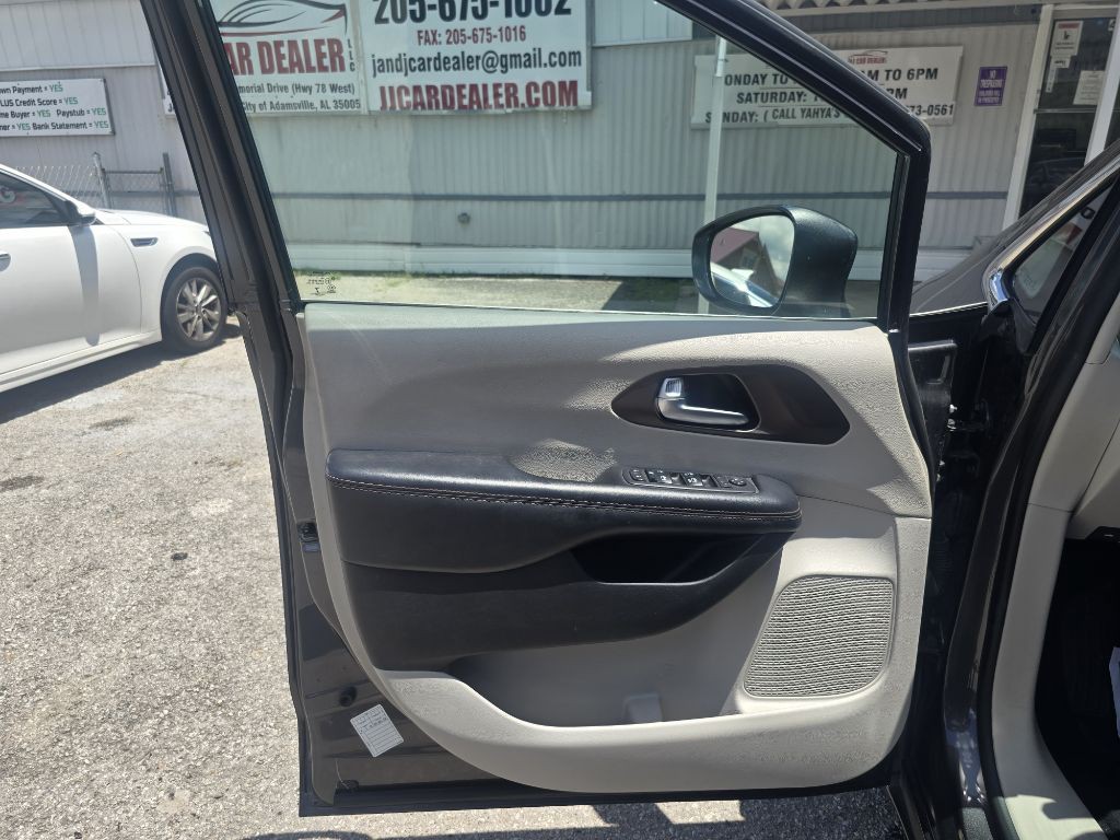 2017 Chrysler Pacifica Image 10