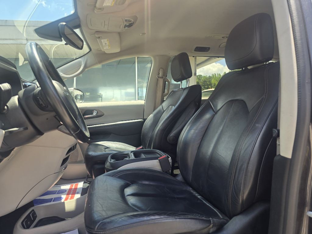2017 Chrysler Pacifica Image 11