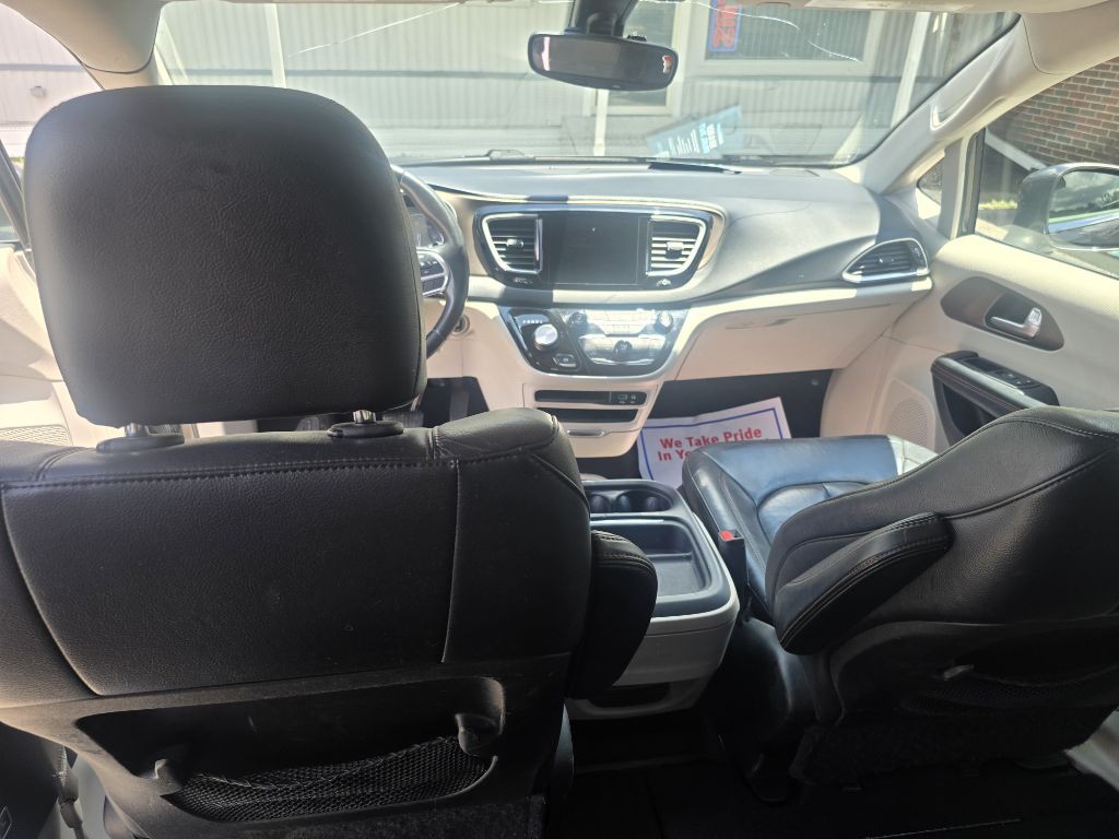2017 Chrysler Pacifica Image 15