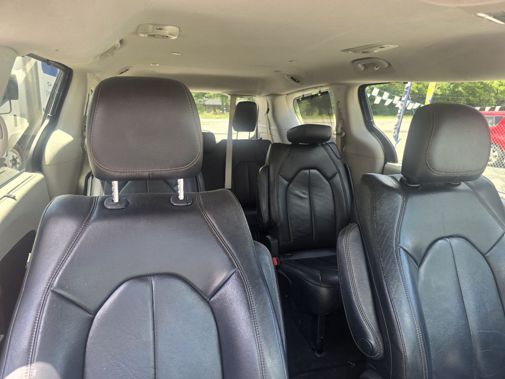 2017 Chrysler Pacifica Image 16