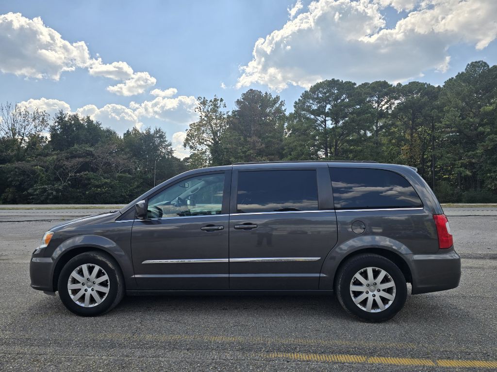 2015 Chrysler Town & Country Image 4
