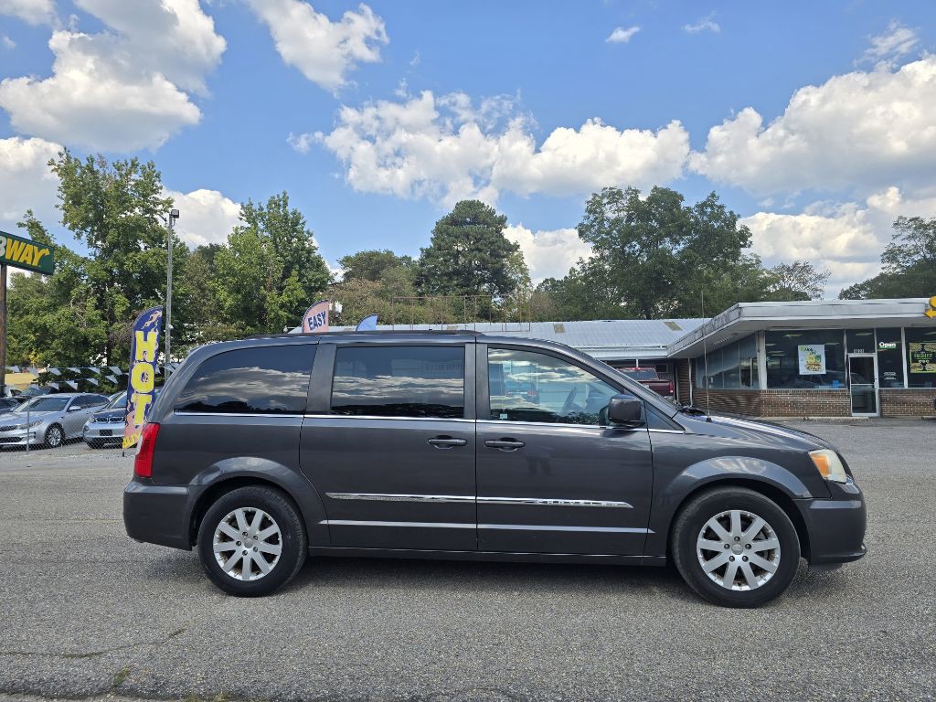 2015 Chrysler Town & Country Image 5