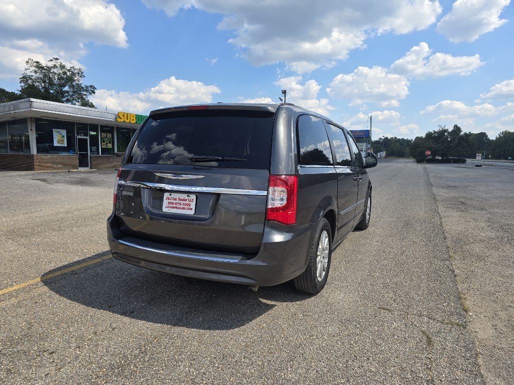 2015 Chrysler Town & Country Image 7