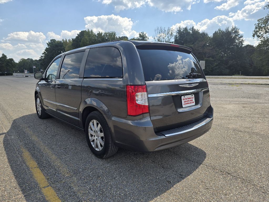 2015 Chrysler Town & Country Image 9