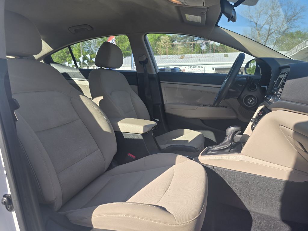 2018 Hyundai Elantra Image 16