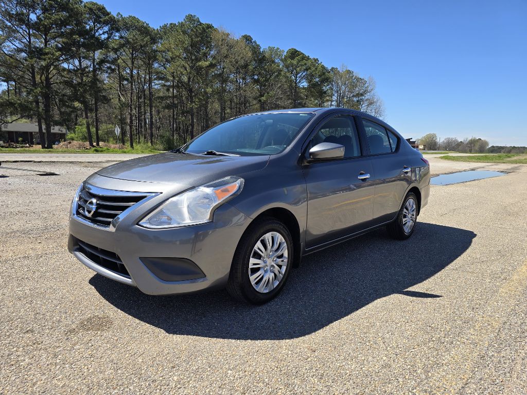 2016 Nissan Versa Image 1